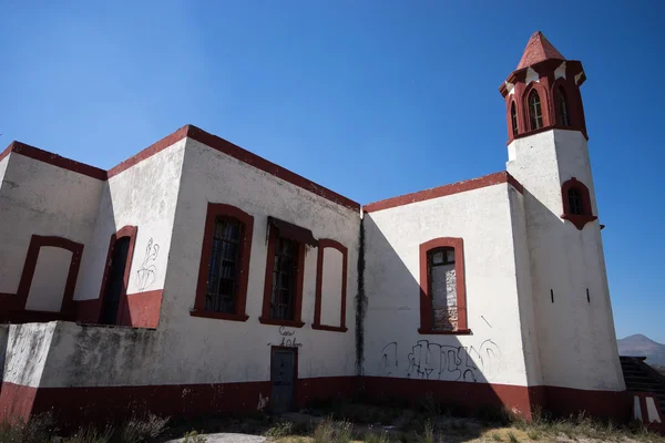 Abandoned hacienda building in mexico — Stockfoto