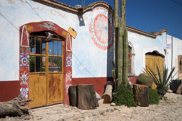 Painted house in mIneral de Pozos Mexico — Stock Photo, Image