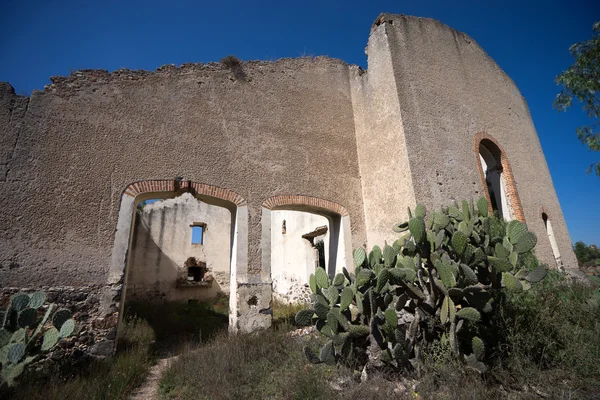 Abandoned hacienda building in mexico — Stock fotografie