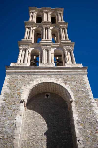 Torre de iglesia colonial en saltillo méxico — Foto de Stock