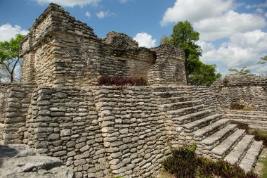 eski piramit kalıntıları