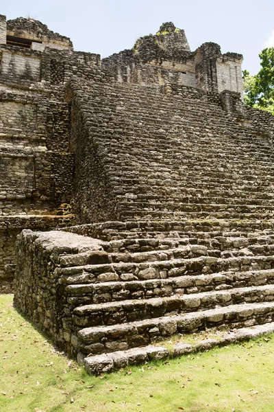 Antiguas escaleras piramidales — Foto de Stock