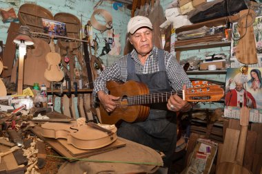 ana gitar yapımcısı gitar sesi testi