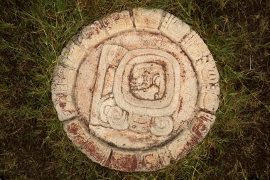 oyulmuş bir Maya takvimi