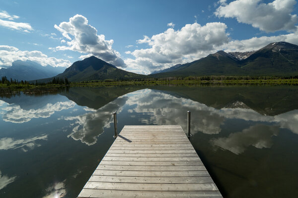 pier на зеркало, как озеро по утрам
