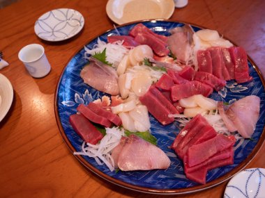 Masa geleneksel yeni yıl yemeği için Japonya 'da hazırlanıyor.