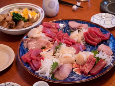 Masa geleneksel yeni yıl yemeği için Japonya 'da hazırlanıyor.