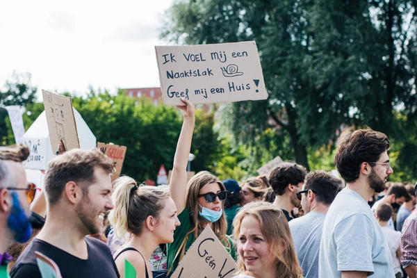 オランダのアムステルダム 9月2021 過熱オランダ市場の住宅不足危機に抗議する学生 — ストック写真