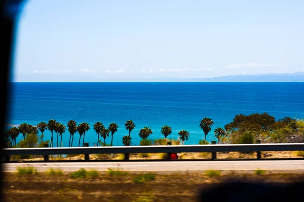 Trasa Przejazd Wzdłuż Plaży Venice Kalifornii Palmami Błękitną Wodą Oceanu — Zdjęcie stockowe