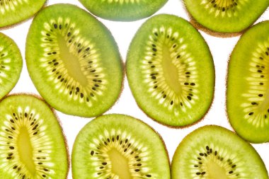 Taze çiğ kivi dilimlerinin makro görüntüsü. yüksek çözünürlük