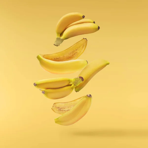 Bananas Bebê Maduras Frescas Caindo Isoladas Fundo Amarelo Conceito Levitação — Fotografia de Stock