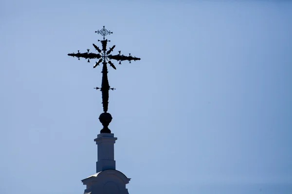 Croce in cima ad una chiesa — Foto Stock