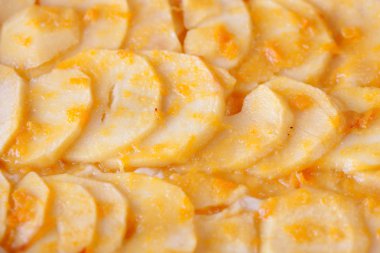 Ev yapımı elmalı turta.