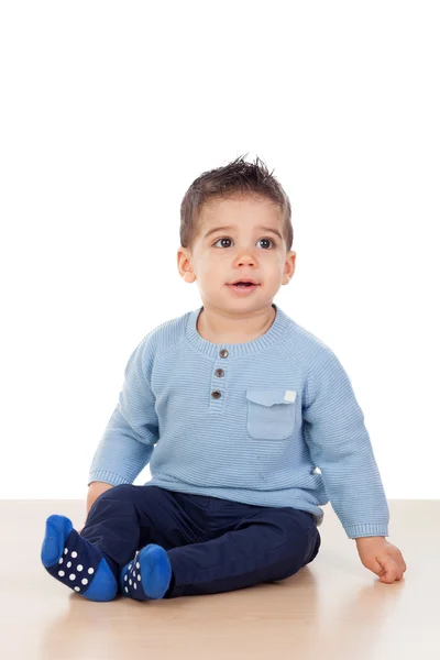 床に座っているかわいい赤ちゃん男の子 — ストック写真