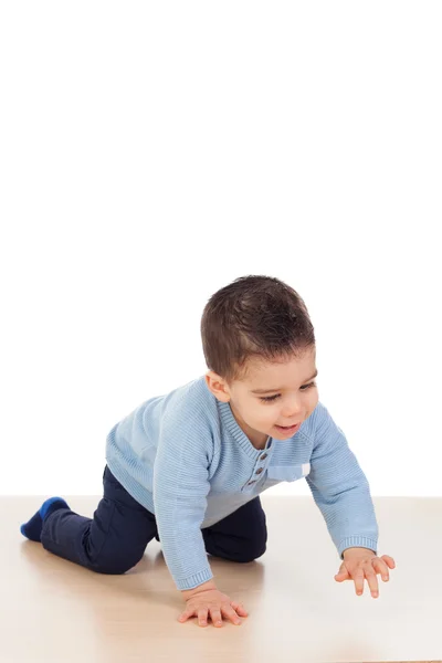 Adorável menino sentado no chão — Fotografia de Stock