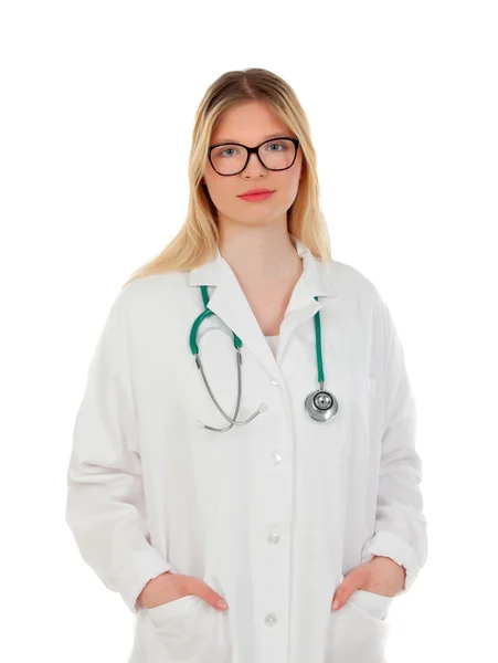 Femme blonde médecin en manteau blanc — Photo
