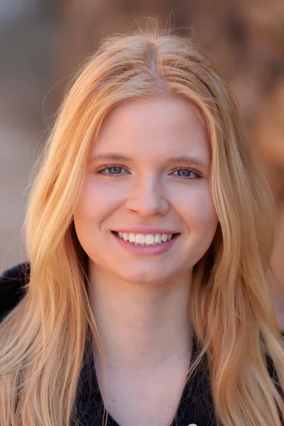 Cool blonde girl outdoor — Stock Photo, Image