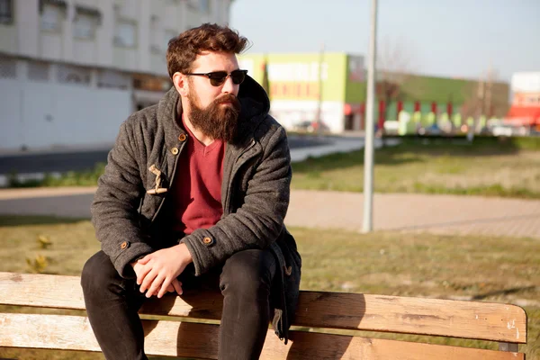 Homem bonito hipster com barba longa — Fotografia de Stock