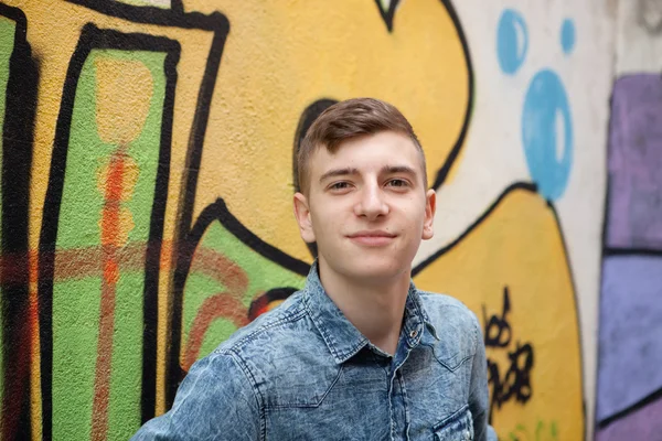 Promyšlený a vtipné teenager — Stock fotografie