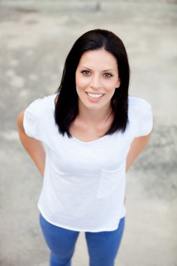 Yukarıda da görüleceği esmer kadın