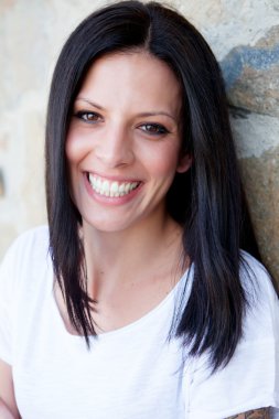 Sokakta güzel genç kadın