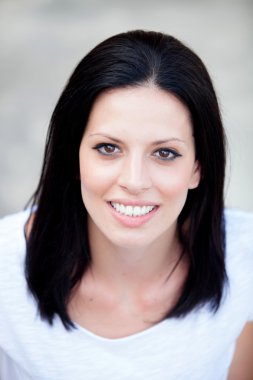 Yukarıda da görüleceği esmer kadın