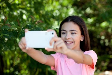 Mobile ile sevimli varoluş kız 