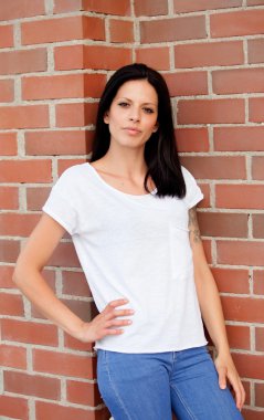 Sokakta güzel genç kadın