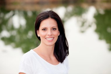 Güzel bir parkta rahat serin kız 