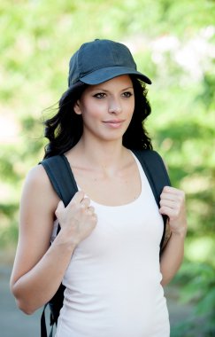 Güzel esmer kadın Hiking 