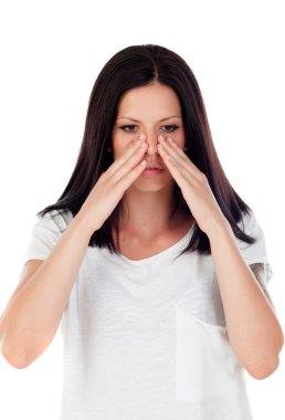 baş ağrısı ile esmer kız