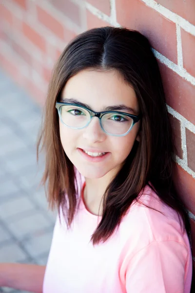 Sorrindo menina pré-adolescente — Fotografia de Stock