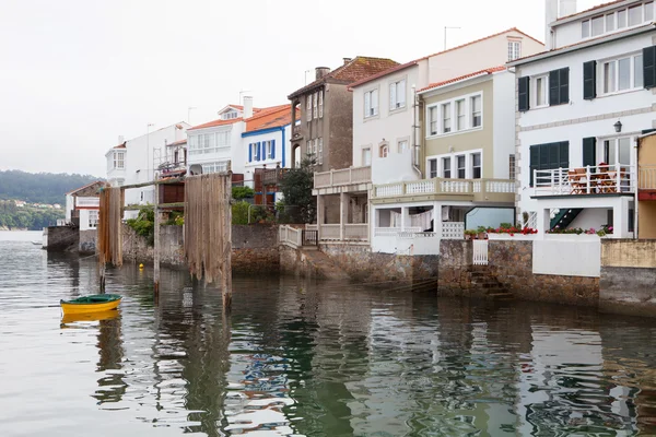 Rades: fishing village Hiszpania dołączone do morza — Zdjęcie stockowe