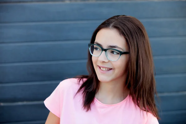 Niña preadolescente con gafas — Foto de Stock