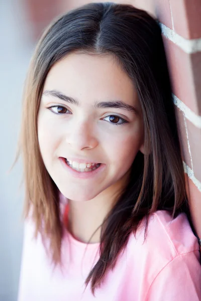 Sorrindo menina pré-adolescente — Fotografia de Stock