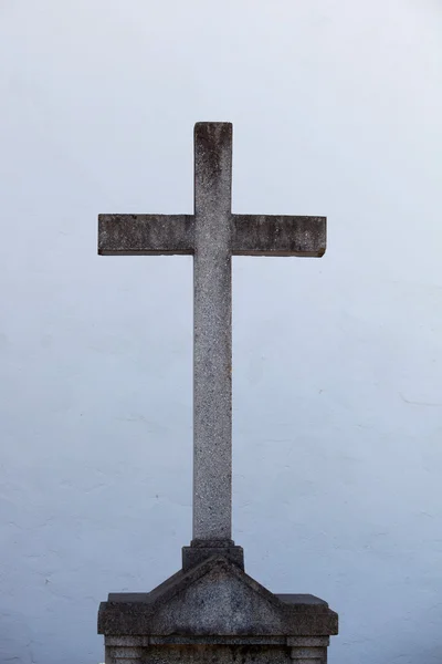 Croce di pietra sulla costa spagnola — Foto Stock