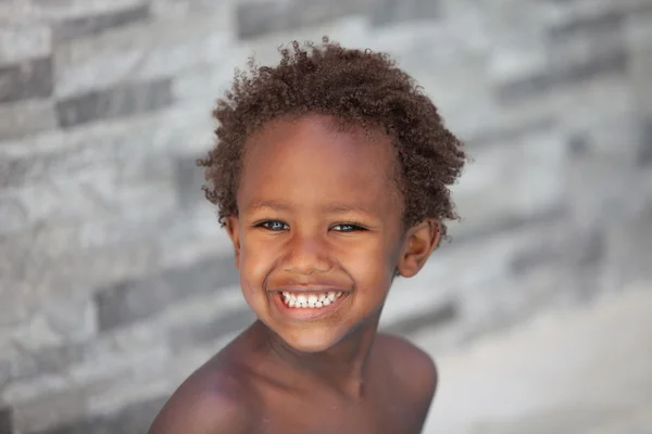 Afrikanska liten unge tre år utanför — Stockfoto