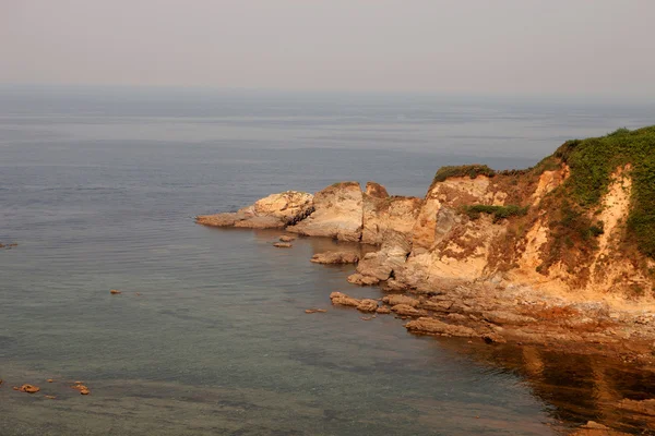 Bonito acantilado en la costa española — Foto de Stock