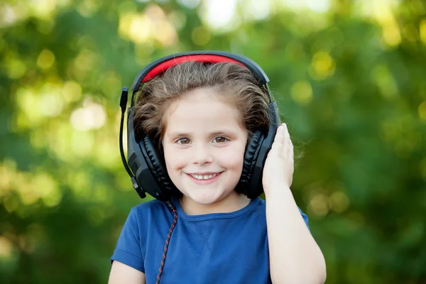 Little girl with headphones outside — Stock Photo, Image