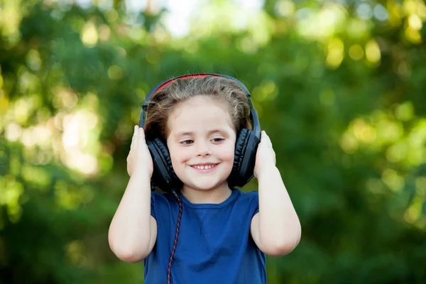 Little girl with headphones outside — Stock Photo, Image