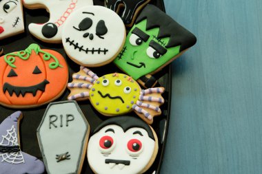 Farklı şekiller ile Halloween tanımlama