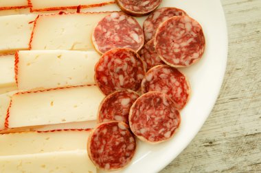 Peynirli Tepsi parti ve sosis 