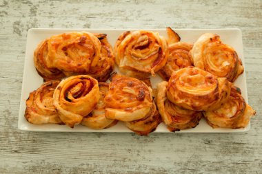 Kokulu puf hamur işleri spiral şeklinde 
