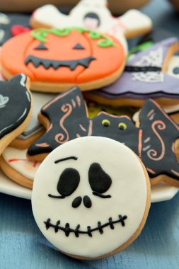 Farklı şekiller ile Halloween tanımlama