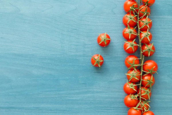 Маленькие вишневые помидоры — стоковое фото