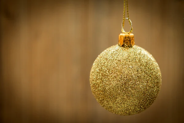 Bola de Navidad de oro — Foto de Stock