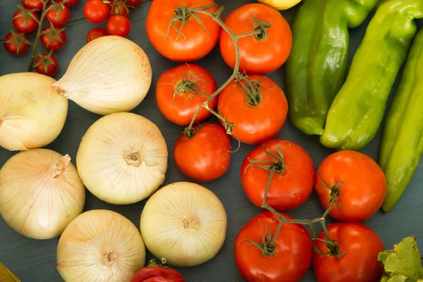 Ingredientes saborosos para uma salada saudável — Fotografia de Stock