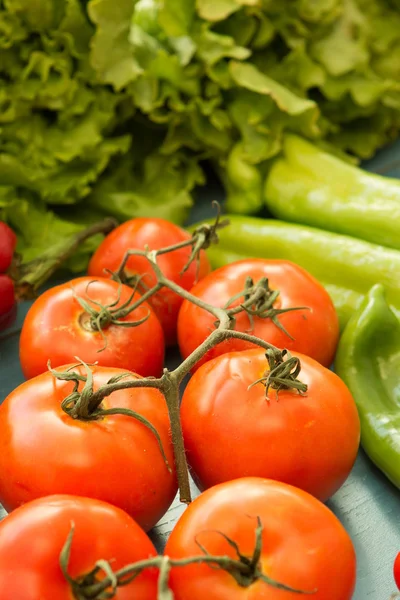 Ingredientes saborosos para uma salada saudável — Fotografia de Stock