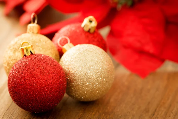 Karácsonyi csillogó labdák — Stock Fotó