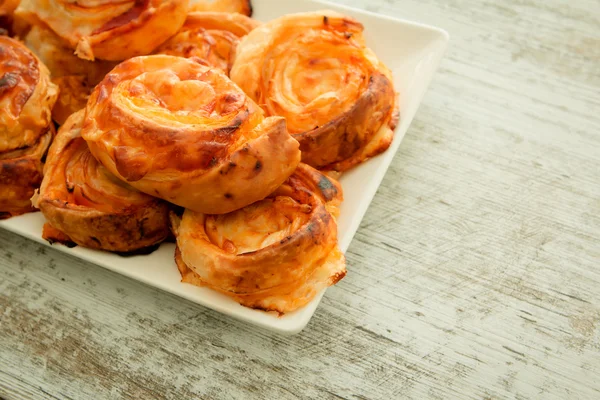 Savory puff pastries spiral shaped — Stock Photo, Image